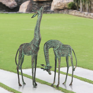 giraffe concrete statue