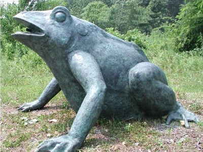 Frog On Leaves Plumbed Spitter-solid cast stone statue-fun lifelike pond decor 